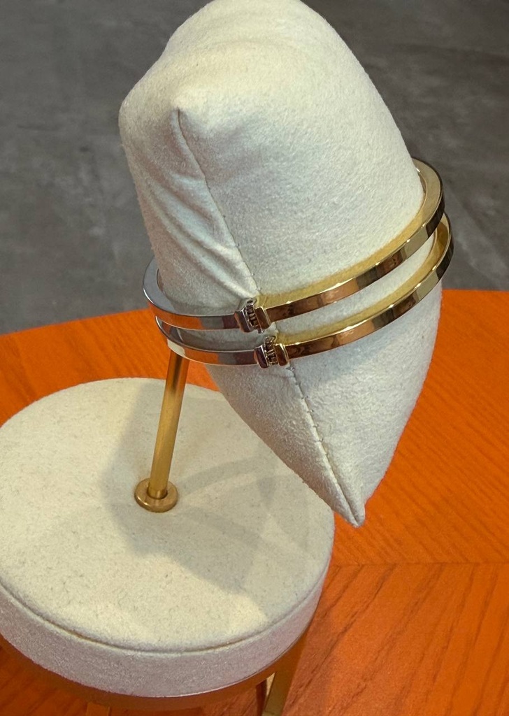 Two-tone bangle