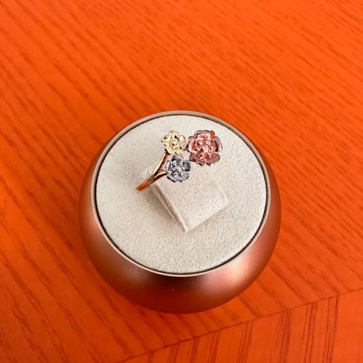 Bouquet ring