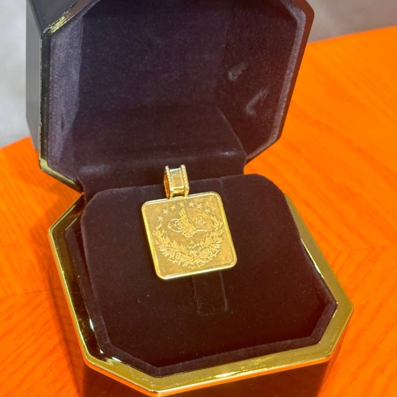 Square lira charm