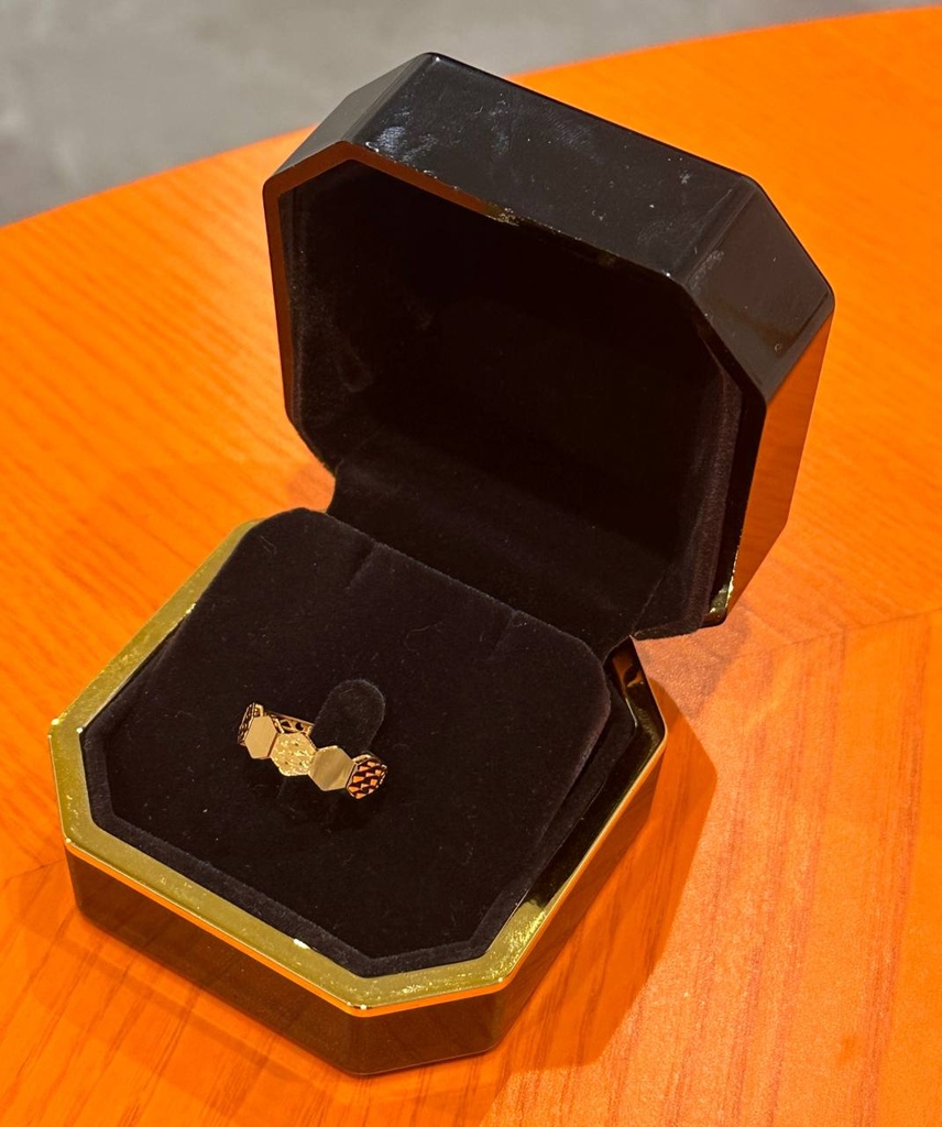 Honeycomb ring