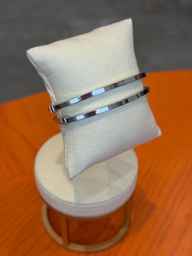 Two-tone bangle